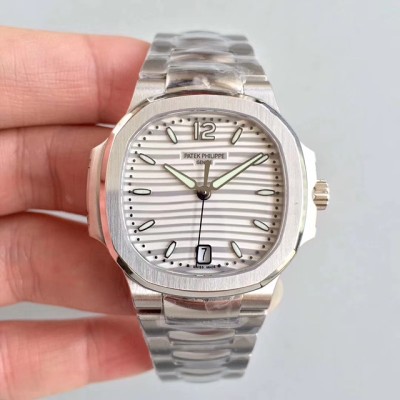 파텍필립(PATEK PHILIPPE)노틸러스 점보 7118 화이트