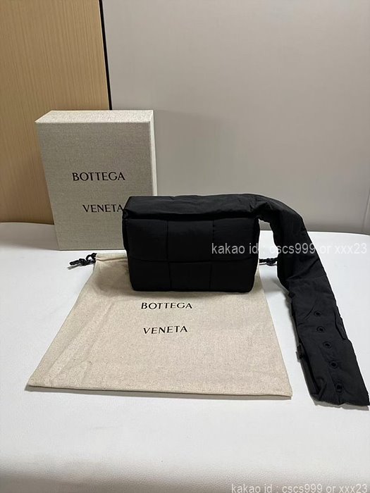 [이** 고객님] 보테가베네타 패디드 크로스백 주문제품 검수사진