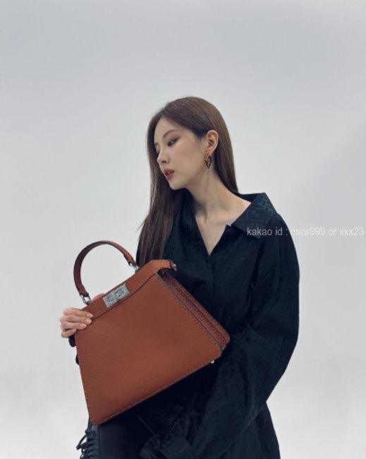 [서현 PICK] 펜디 피카부 ISeeU 스몰백 핸드백 토트백 크로스백 레플리카 미러급 SA급 S급 고퀄리티 셀럽 가방 [여성]