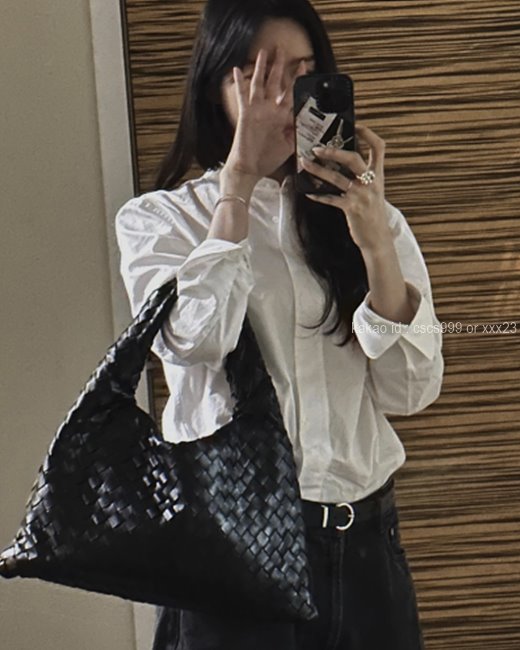 [이청아 PICK] 보테가베네타 홉 스몰 레더 숄더백 레플리카 미러급 SA급 S급 고퀄리티 셀럽 가방 [여성]