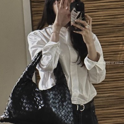 [이청아 PICK] 보테가베네타 홉 스몰 레더 숄더백 레플리카 미러급 SA급 S급 고퀄리티 셀럽 가방 [여성]