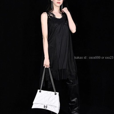[한소희 PICK] 발렌시아가 퀼트 크러쉬 미디움 체인백 숄더백 옵틱 화이트 레플리카 미러급 SA급 S급 고퀄리티 셀럽 가방 [여성]