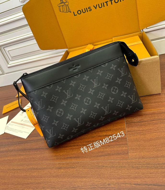 루이비통 포쉐트 보야주 수플 클러치백 M82543 모노그램 이클립스 레플리카 미러급 SA급 S급 고퀄리티 최상급 하이엔드 파우치백 가방 [남성여성공용] best