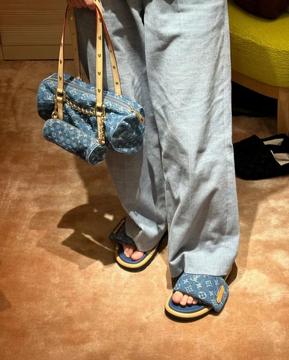 루이비통 풀 필로우 플랫 컴포트 데님 뮬 레플리카 미러급 SA급 S급 고퀄리티 슬리퍼 best  [여성]