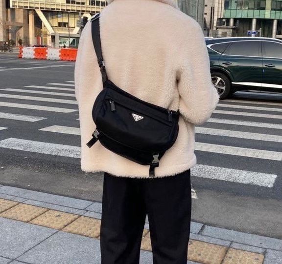 프라다 바이커백 리나일론 메신저백 레플리카 미러급 SA급 S급 고퀄리티 최상급 하이엔드 가방 크로스백 숄더백 [남성여성공용] - best