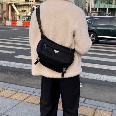 프라다 바이커백 리나일론 메신저백 레플리카 미러급 SA급 S급 고퀄리티 최상급 하이엔드 가방 크로스백 숄더백 [남성여성공용] - best