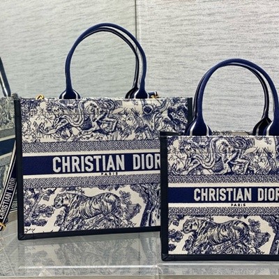 디올 북토트백 (2 color) 자수 장식 패브릭 DI-M1286 스몰/미디엄 레플리카 미러급 SA급 S급 고퀄리티 가방 DIOR BOOK TOTE 크로스백 [여성] 최상급 하이엔드 - best