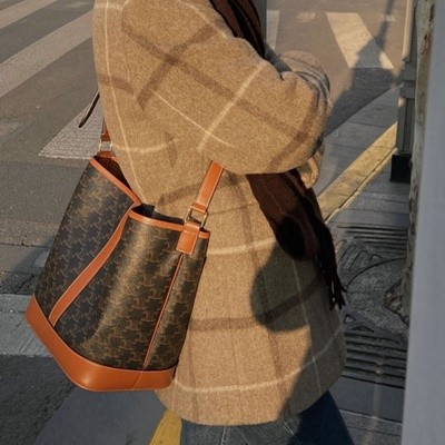 셀린느 트리옹프 캔버스 미디엄 버킷백 (2 color) 레플리카 미러급 SA급 S급 고퀄리티 가방 크로스백 [여성] - best