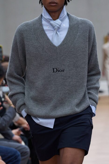 디올 모노그램 자수 양털 V넥 순색 니트 그레이 긴팔 레플리카 미러급 SA급 S급 고퀄리티 하이엔드 최상급 의류 [남성] - best